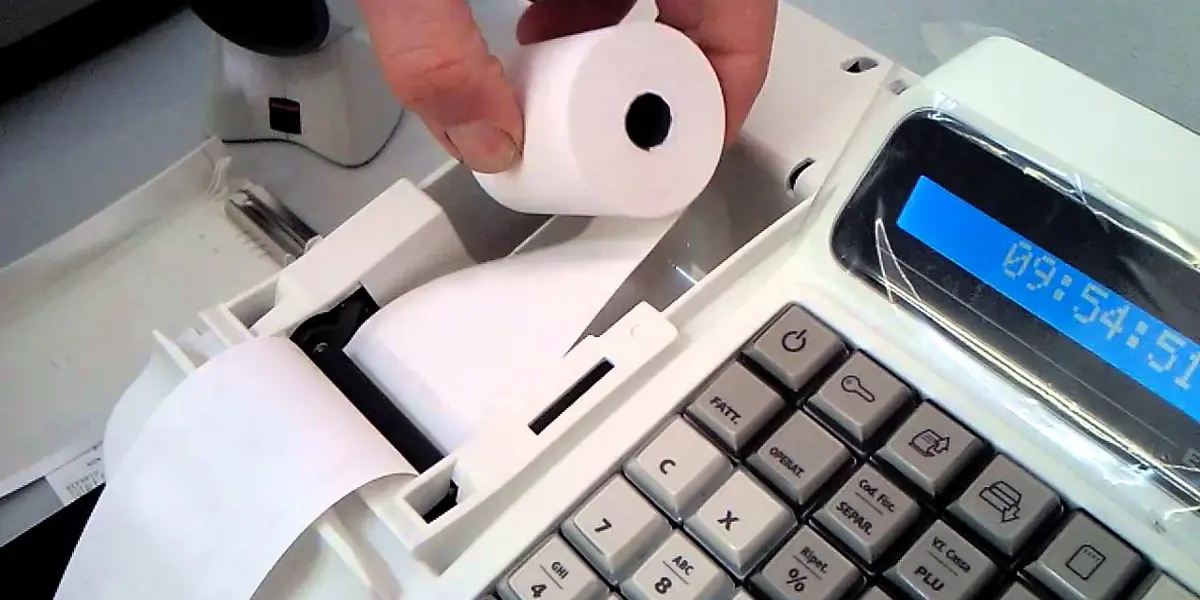 Come cambiare i rotoli di carta termica nei registratori di cassa e nei POS