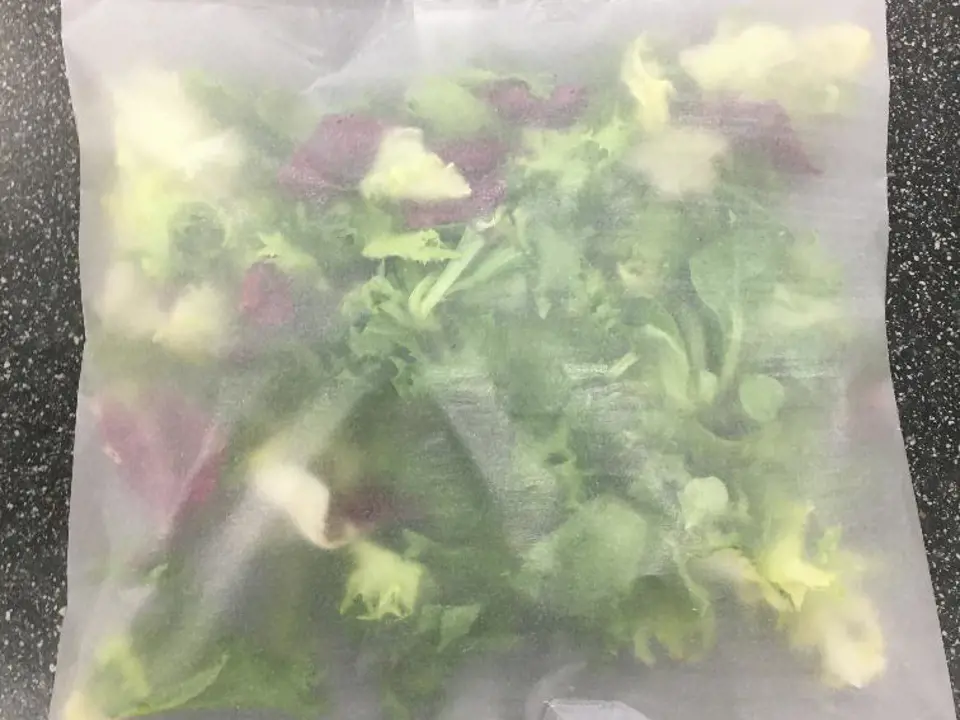 Foto INSALATA IN CARTA TRASPARENTE